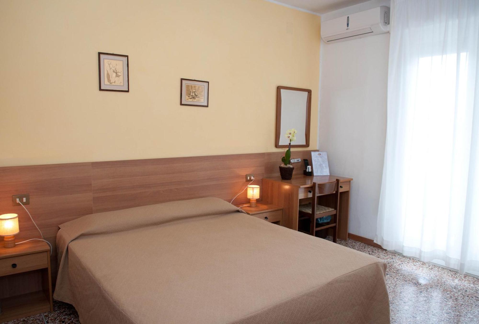 Pensione Imperia Lignano Sabbiadoro Ngoại thất bức ảnh