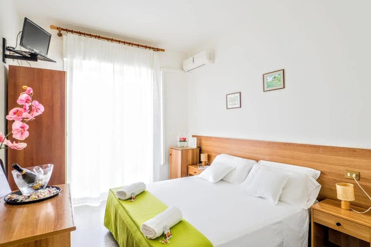 Pensione Imperia Lignano Sabbiadoro Ngoại thất bức ảnh