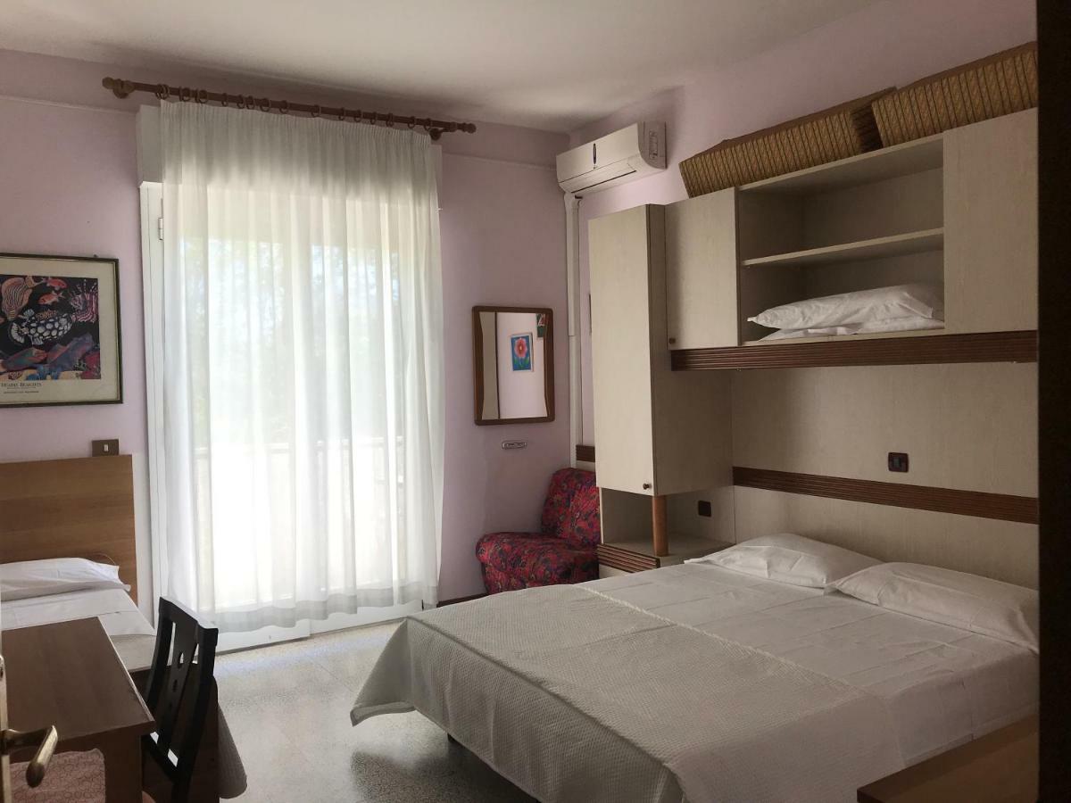 Pensione Imperia Lignano Sabbiadoro Ngoại thất bức ảnh